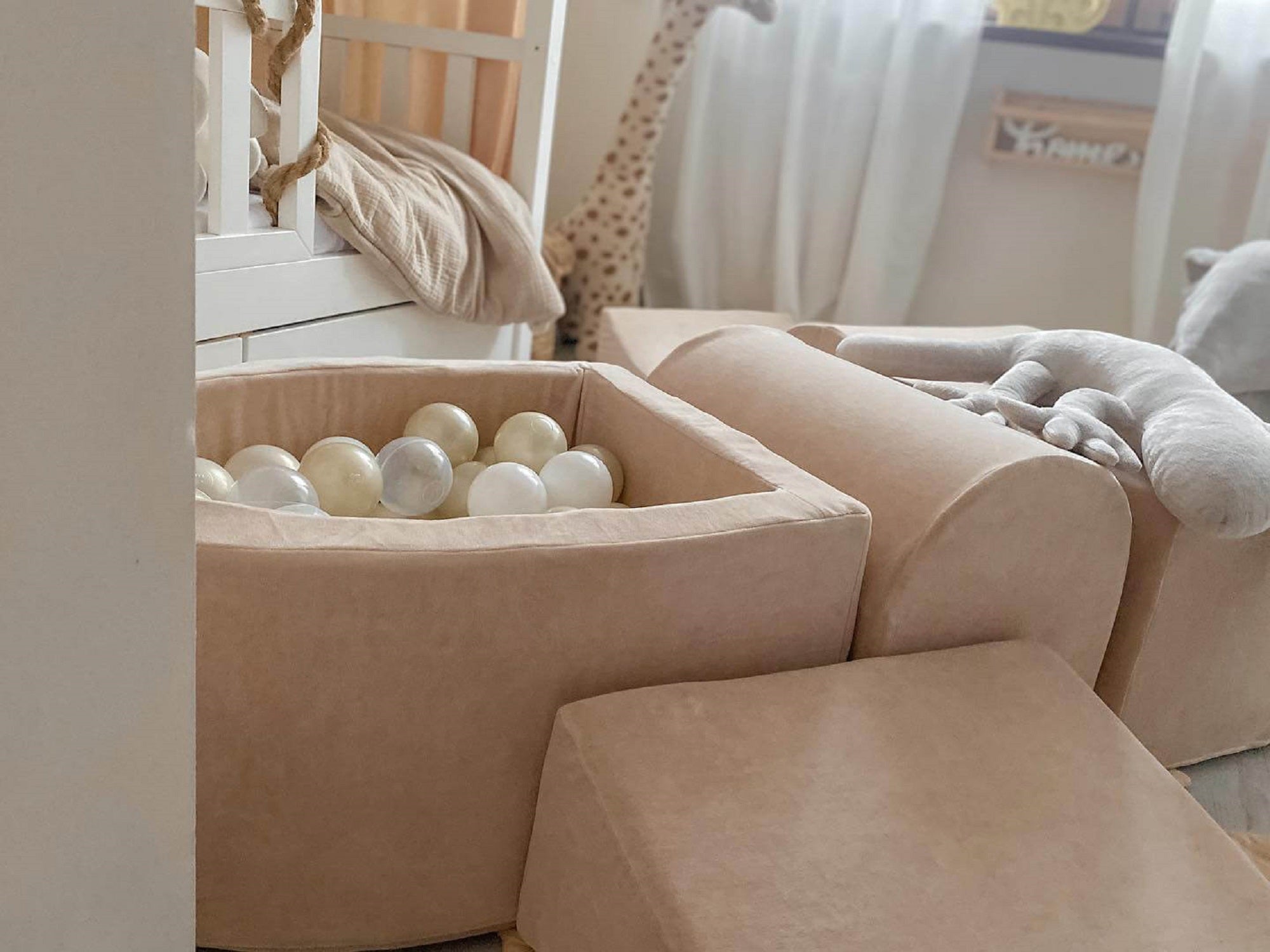 Plus grande aire de jeux en mousse avec piscine micro velvet soft beige + 100 balles